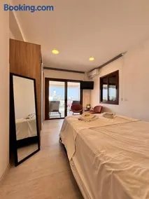 Cozy 1-Bedroom Apartment - Image 2