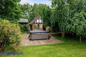 6 Bed in Taunton oc-b34095 - Image 2