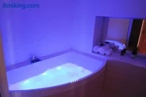 L'Eau Vive Jacuzzi et Sauna en vieille ville 5 - Image 3