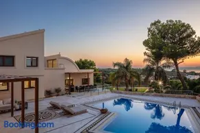 Angels Villa - 8-Bedroom Estate Ideal for Groups & Families by etouri - Image 1