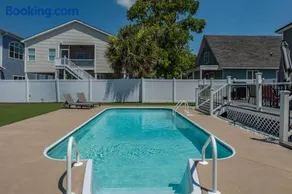 Immaculate Home With Putting Green and Private Pool! Pet Friendly 6 Bedroom- 4 Bath Duplex A&B - Image 1