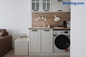 Stylish Paradiso Apartment 206 - Image 4