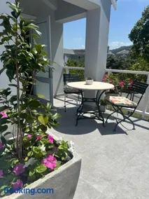Island Studio Apartment - Image 2