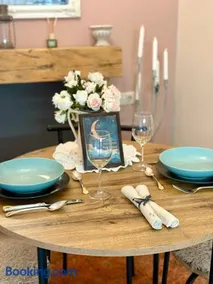 Gold Moon Apartment - Image 2