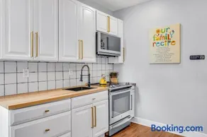 Fairmount Art Museum Center City Suites - Image 3
