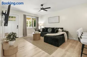 The Willow House Cozy Retreat Near Lake Lanier - Image 1