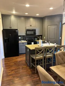 NEW! 3 Private King Suites Walk to The Village - Image 5