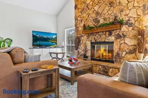 Charming 3BR Waterfront Gem in Cedar Point - Image 1