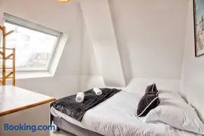 2 Bedrooms, TV & Wifi - Image 3
