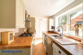 Cosy Character Home - 2 Beds in Malvern - Image 2