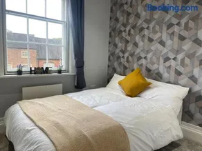 Cozy & unique two bedroom apt in the heart of town - Image 3