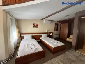 Family Hotel Square - Image 3