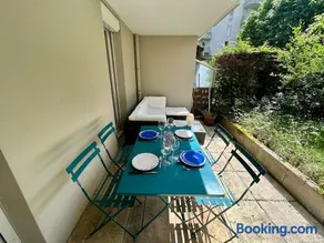 Secret Garden with 2 Bedrooms, Garage, Terrace - Image 4