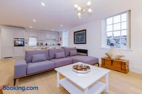 Oxfordshire Living - The Churchill Apartment - Woodstock - Image 2