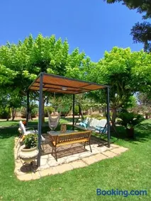 Mama’s Sunshine Garden Villa - Image 4