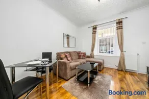 Charming 1-Bedroom Home in Alexandria - Image 2
