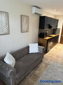 Modern 2 Bed Bungalow situated in Rives Villereal - Image 3