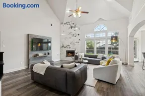 World Cup 2026 Luxury Villa - 6BR, Movie Theater, Gym & Games - Image 1