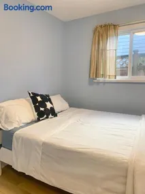 Entire 1Bed 1Bath Suite Coquitlam Centre - Image 4