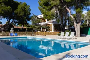 INNOUTHOME Gran casa y piscina torrente - Image 1