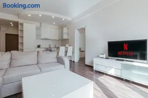Modern Flat near City Center with Parking, Smart TV & Wi-Fi - Image 2