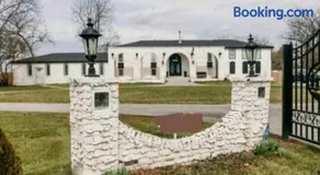 Couples Guesthouse, jacuzzi, sauna, pool - Image 2