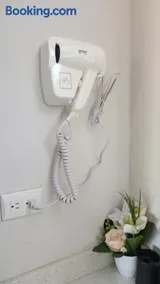 CASA MARIPOSA Punta Leona a 500 metros de la playa Alquiler de la casa entera o dos apartamentos abajo con cocina y jacuzzi o 2 cuartos con baños privados en la planta alta Para 1 a 22 personas Full equipada - Image 5