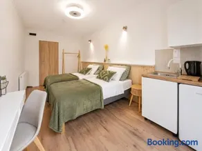 Prague Airport Studio with Kitchenette & Terrace - KindstaySuites - Image 4