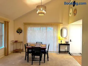The Treehouse on Table Rock - Image 3