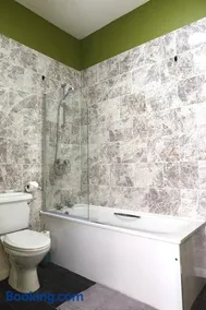 Newcastle City Centre 2 Bedroom Apartment in Friar House - Image 5