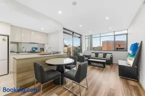 Two Bedroom Private Apartment In Lane Cove with Parking - Image 3