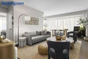 The Lexington - King 1BR near Rosslyn Metro, 5 Min to DC & Free Parking - Image 2