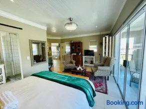 Calm Waters Guesthouse - Image 4
