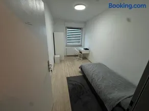 Ganze Wohnung mit großem Parkplatz-Nähe A3 - Image 4
