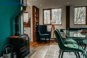 Heron's Perch- A pond-side retreat with cinema room - Image 4