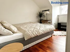 Deluxe Apartment on the Main Street with Free Parking & Late Checkout - Image 2