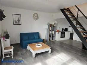 house in a farmhouse - Image 2