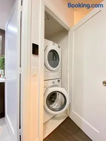 Luxurious Condo Apartment with Direct Subway Access - Image 2