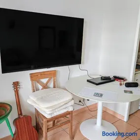 La Maison Tranquille at the Lake 1 Bedroom House - Image 3
