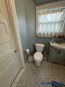 -No42- Elegant Room In A House - 20 Min Drive To Downtown & 10 Min Walk To Commuter Rail At Newton Boston - Image 2