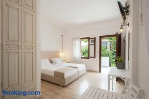 Paris Studios & Apartment - Image 3
