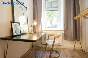 2-room apartment on the first floor with designer renovation. Exit to the courtyard. 15 minutes to Schloss Schönbrunn - Image 3