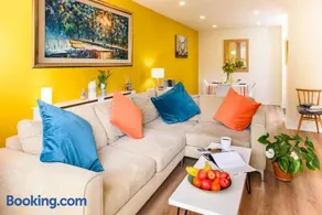 Luxury City Apartment Underground Parking 5* - Image 3