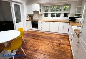 Shelbourne Cottages by RDS&AVIVA - Image 3