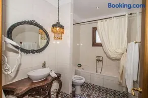 Evmorfes Villas - Image 2