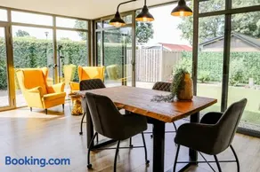 Vakantiewoning op steenworp afstand van strand en havens - Image 1