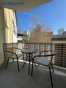 Stilvolles Apartment mit zwei Bädern Terrasse und Parkplatz nahe Rhein und Bonn Zentrum - Image 4