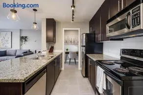 Cozy Condo! Central Location! Plus One Free Parking! - Image 4