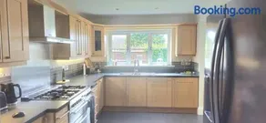 5-bedroom Family Holiday Home Sleeps 7 Garden Parking Pet Friendly North Wales - Image 3