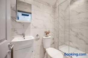 Your Perfect Ashford Retreat Pet-Friendly & Business Ready - Image 5